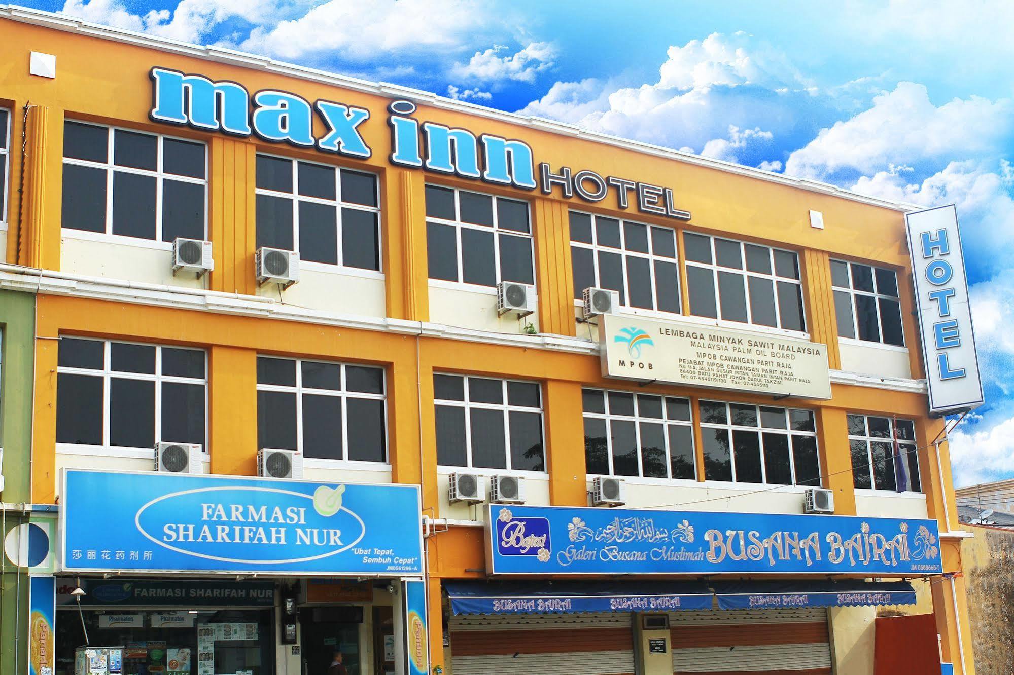 Max Inn Hotel Parit Raja Buitenkant foto